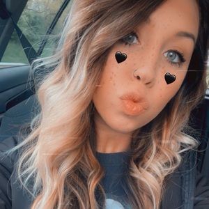 Meet your Posher, Celena